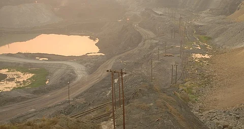 CAT has ranked India’s climate action performance as ‘Highly Insufficient’ in its updated rating system due to its dependence on coal. Photo: Agnimirh Basu / CSE