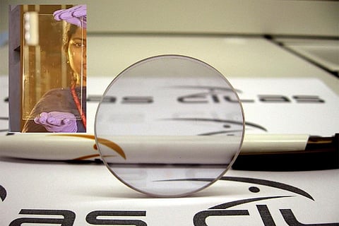 फोटो : विकिमीडिया कॉमन्स, पारदर्शी सिरेमिक से बना सामान