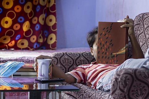 क्या मास्क के बिना घर के अंदर दो मीटर की दूरी से नहीं फैलेगा कोरोनावायरस?