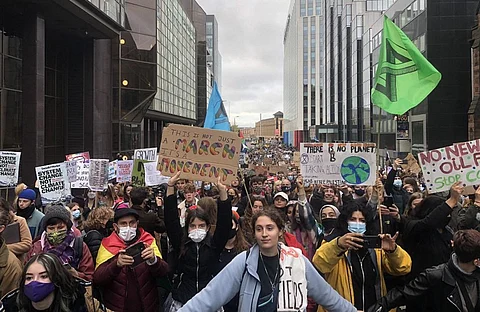 ग्लासगो की सड़कों पर उतरे युवा। Photo: https://twitter.com/GretaThunberg