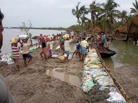 Villagers repair a damaged embankment after Cyclone Yaas in West Bengal's Sundarbans. Photo: Jayanta Basu