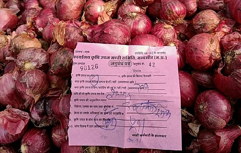 51 पैसे प्रति किलो की दर से मध्य प्रदेश के किसान ने अपना प्याज बेचा