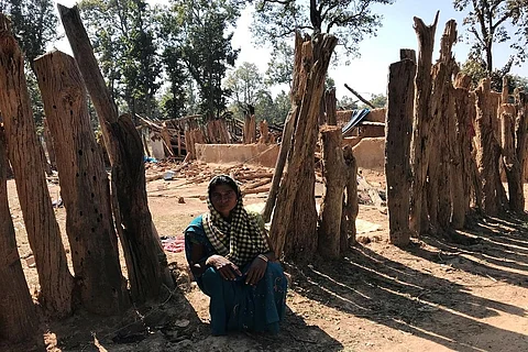 ख़ानाबदोश समाज की हज़ारों और लाखों युवतियों को ठीक-ठीक यह नहीं मालूम कि उसकी जन्मभूमि कहाँ है। फोटो: रमेश शर्मा