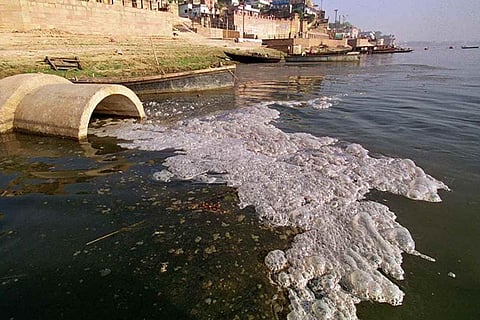 गंगा नदी के पानी पर प्रदूषण और मौसम का किस तरह पड़ता है असर