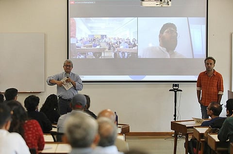 सेंटर फॉर साइंस एंड एनवायरमेंट द्वारा आयोजित अनिल अग्रवाल डायलॉग कार्यक्रम में एपी डिमरी व रॉक्सी कोल। फोटो: विकास चौधरी