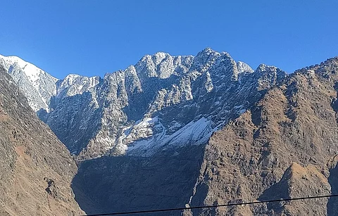 उत्तराखंड के माणा घाटी के ग्लेशियर का एक हिस्सा: त्रिलोचन भट्ट