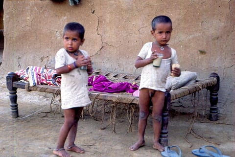 पोषण अभियान का सरकार ने घटाया बजट, संसदीय समिति नाराज