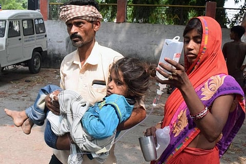 जरूरतमंदों की मदद में विफल रही है प्राथमिक स्वास्थ्य सेवाएं, अपनी जेब से किया खर्च