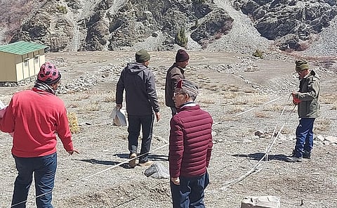 उत्तराखंड के निलोंग-जेडंग घाटी के गांव बागौरी में विकास कार्यों की तैयारी शुरू हो गई है। फोटो: आकाश राणा