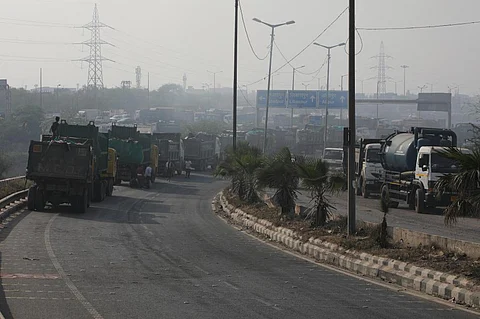 दिल्ली-एनसीआर में प्रदूषण से जानलेवा हुई हवा, ग्रेटर नोएडा बना देश का सबसे प्रदूषित शहर