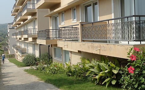 This photo of the Anil Agarwal Environment Training Institute in Nimli, Rajasthan, shows ‘chajjas’ (horizontal sun shades) which are structures used to shade rooms. Photo: Sugeet Grover / CSE
