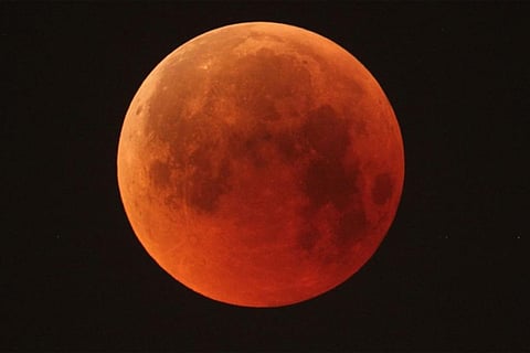 साल 2022 का पहला पूर्ण चंद्र ग्रहण, जिसे सुपर फ्लावर ब्लड मून कहा जाता है, विवरण यहां जानें