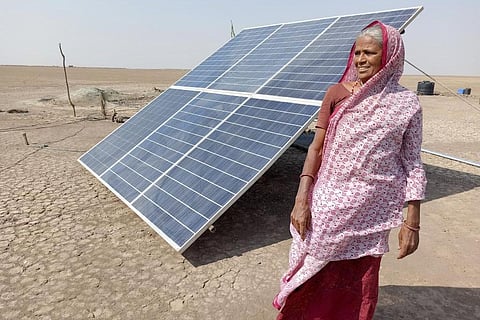 भारत के अक्षय ऊर्जा क्षेत्र में 125 फीसदी बढ़ा निवेश, रिकॉर्ड 1.13 लाख करोड़ रुपए किया गया दर्ज