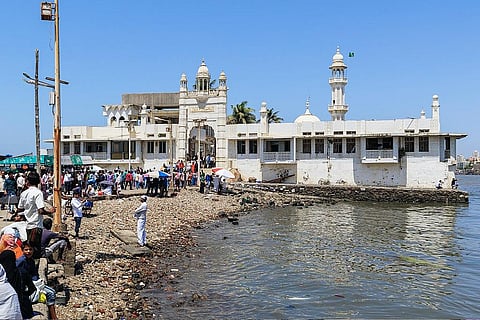 हाजी अली दरगाह और उसके आसपास बढ़ते कचरे का मामला, एनजीटी ने दिए जांच के आदेश