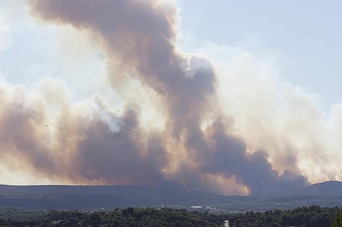 France wildfires displace 37,000; air quality dips