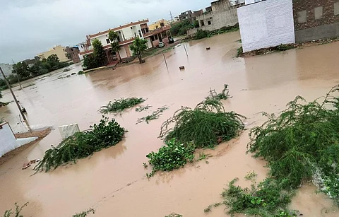 राजस्थान के जोधपुर में भारी बारिश की वजह से बाढ़ जैसे हालात बन गए हैं। फोटो: twitter@RavindraYogii