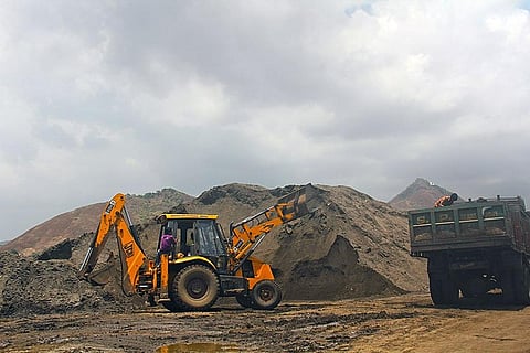 बलासों नदी से बालू ले जाने के लिए भारी वाहनों के उपयोग पर एनजीटी ने लगाई रोक