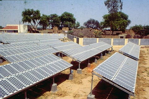 निवेश न मिलने के कारण पिछड़ा अक्षय ऊर्जा का लक्ष्य, आधे से भी कम हो रहा है निवेश