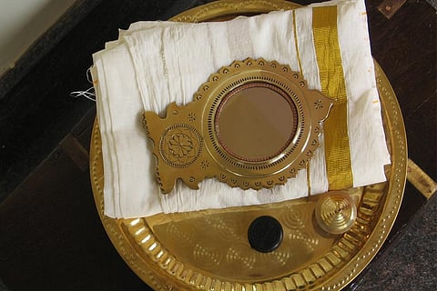 केरल का अरनमुला कन्नडी: एक रूसी का यूक्रेन में अपनी दोस्त के लिए प्यार और शांति का तोहफा