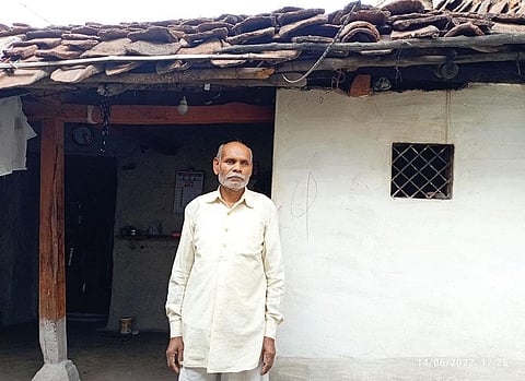 The land records of Ganesh Chadar of Keolari Kalan village in Sagar district has not been digitised yet.