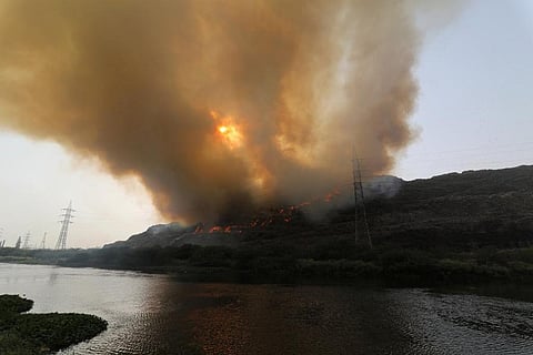 दिल्ली की डंप साइटों में लगती आग को रोकने के लिए रिपोर्ट ने सुझाए उपाय