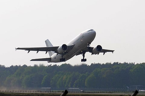 जलवायु के लिए काफी महंगा है हवाई जहाज का सफर, हर साल हो रही 100 करोड़ टन सीओ2 उत्सर्जित