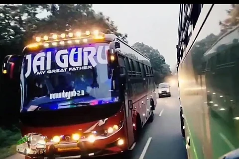 केरल उच्च न्यायालय ने टूरिस्ट बसों और वाहनों के खिलाफ दिए कार्रवाई के निर्देश
