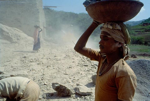 तेलंगाना: अवैध स्टोन क्रशरों को बंद करने के आदेश, लगाया जुर्माना