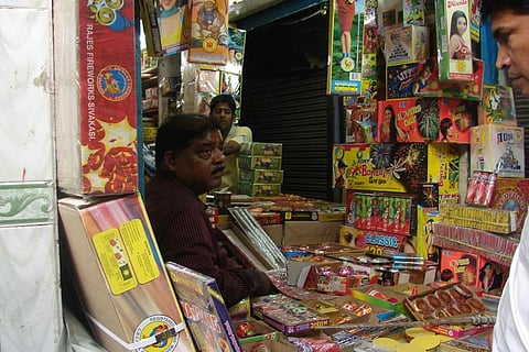 पश्चिम बंगाल में छोड़े जाएंगे सिर्फ पर्यावरण अनुकूल पटाखे, कलकत्ता उच्च न्यायालय ने जारी किया आदेश