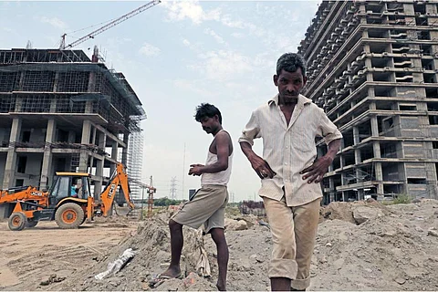 सुप्रीम कोर्ट ने श्रम मंत्रालय से मांगी असंगठित मजदूरों के बारे में ताजा जानकारी