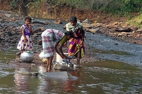 दंतेवाड़ा, छत्तीसगढ में लोगों को हैंडपंप से ज्यादा नदी के पानी की गुणवत्ता पर है भरोसा; फोटो: श्रेष्ठा बनर्जी/ सीएसई