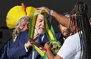 President Luiz Inacio Lula da Silva receives the presidential sash in Brasilia on January 1, 2023. Photo: @ricardostuckert via @LulaOficial / Twitter
