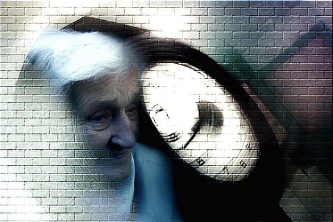 अल्जाइमर से ग्रस्त महिला; फोटो: पिक्साबे