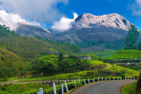 फोटो साभार : विकिमीडिया कॉमन्स, बिमल के सी : पश्चिमी घाट में बुनियादी ढांचे का विकास, सड़क निर्माण