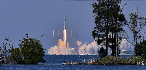 A SpaceX Falcon 9 rocket carrying Starlink satellites launches on Aug. 19, 2022. The Falcon 9 is a reusable rocket and its re-entry is controlled after launch, reducing debris. Photo: Malcolm Denemark / Florida Today via AP
