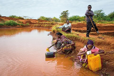 दुनिया में हर चार में से एक आदमी को साफ पानी और सुरक्षित जल सेवाएं नहीं मिल पा रही हैं