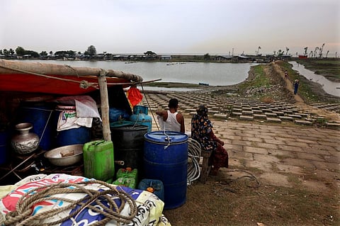Residents living on the Patenga coast of Chittagong preparing to move to safer places ahead of Cyclone Mocha landfall. Photo: iStock