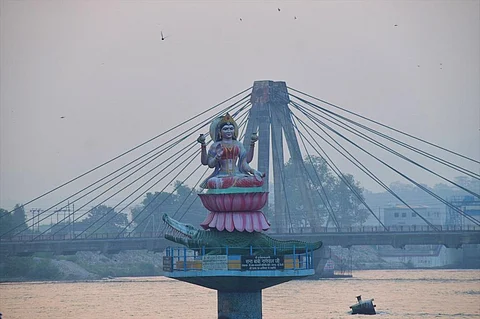 गंगा और उसकी सहायक नदियां बारहमासी नदियां हैं जो सिंचाई के साथ - साथ मनोरंजन के प्रमुख साधन हैं। फोटो: कुशाग्र राजेंद्र