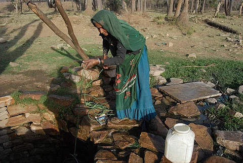 पानी की बूंद-बूंद के लिए तरसने वाले राजस्थान में अब इतनी बारिश होने लगी है कि लोगों को बाढ़ का सामना करना पड़ रहा है। फाइल फोटो: सीएसई/रवलीन कौर