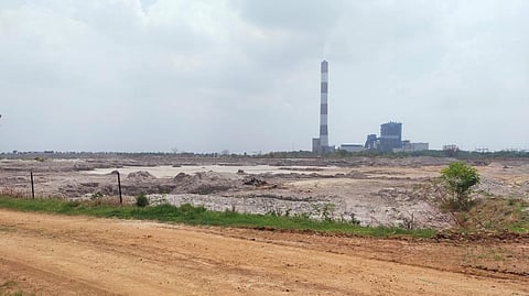 मध्य प्रदेश के झाबुखा में लगा पावर प्लांट स्थानीय लोगों के लिए मुसीबत बन गया है। फोटो: दीपमाला