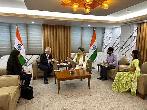 Union Minister Hardeep Puri meets with IEA Director Fatih Birol in New Delhi. Photo: @HardeepSPuri / Twitter