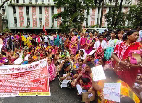 MGNREGA workers gathered at the office of the chief labour commissioner in Nizam Palace, Kolkata. Photo: Right to Food and Work Network, West Bengal