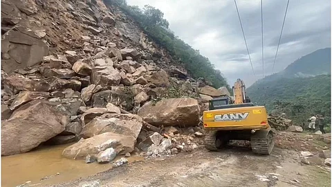 हिमाचल प्रदेश ने मॉनसून की दस्तक के साथ ही लोगों की मुसीबतें बढ़ गई हैं। फोटो: रोहित पराशर