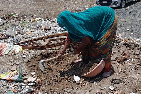 20 किलो की ईंटें महिलाएं उठा लेती हैं लेकिन ठेकेदारी जैसे कामों में पीछे छूट जाती हैं