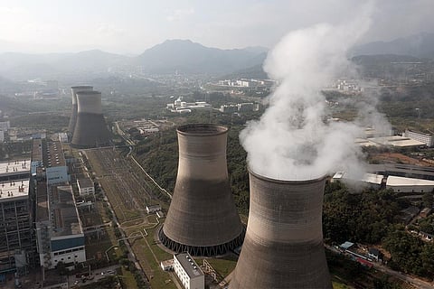 थर्मल पावर प्लांट से होता उत्सर्जन; फोटो: आईस्टॉक