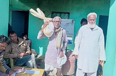 राष्ट्रीय खाद्य सुरक्षा कानून के तहत पूरे झारखंड में 2.79 करोड़ लोगों को राशन दिया जाता है। फोटो- आनंद दत्त