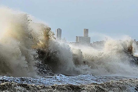 ग्लोबल वार्मिंग को और तेजी से बढ़ा सकती हैं तूफानी गतिविधियां