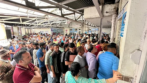 हिमाचल प्रदेश के अस्पतालों में इन दिनों मरीजों की भारी भीड़ उमड़ रही है। फोटो : रोहित पराशर