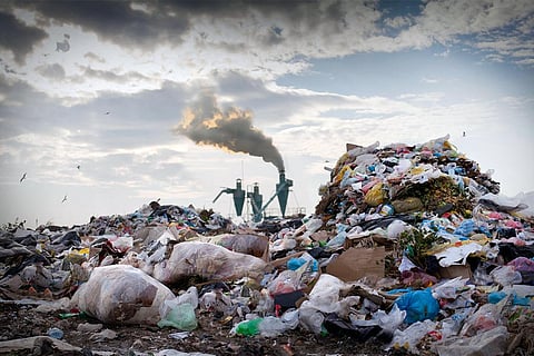 साल-दर-साल बढ़ता प्लास्टिक कचरा; फोटो: आईस्टॉक