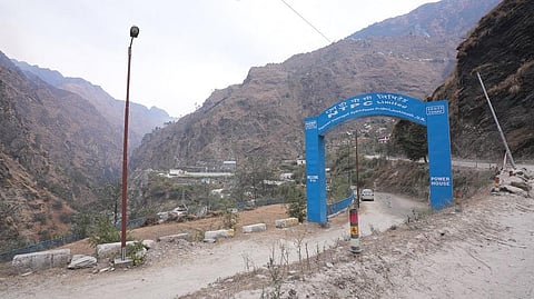 एनटीपीसी द्वारा तपोवन-विष्णुगाड़ जल विद्युत परियोजना का निर्माण किया जा रहा है। फोटो: सन्नी गौतम